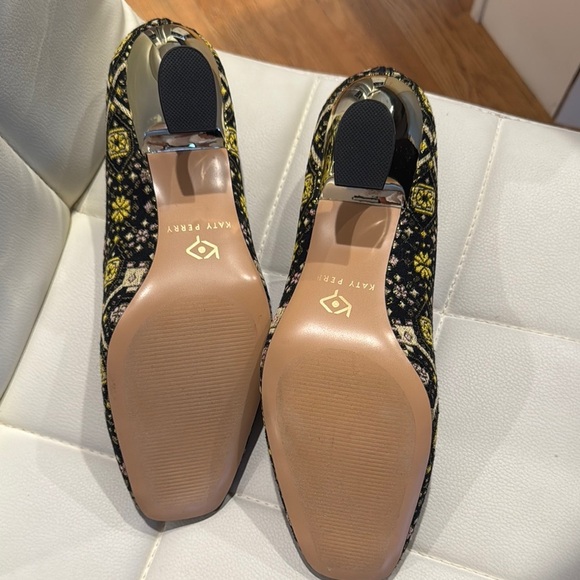 Shoes: Katy Perry Elegant Black and Gold Women’s Heels - Picture 6 of 11